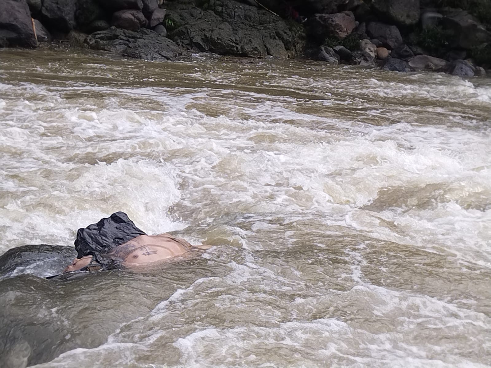 Encuentran tres cuerpos sin vida en el río Tiribí HABLANDOALCHILECR